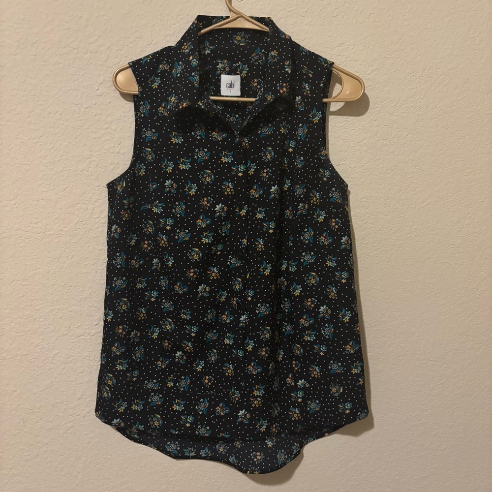 Cabi Women’s Blue Floral Sleeveless Shirt, Size Small